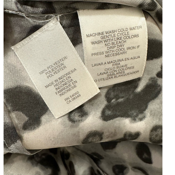 Jones New York gray animal print long sleeves button shirt size SP - Picture 4 of 10